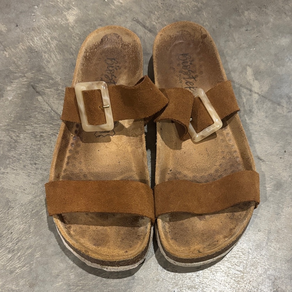 Women’s brown suede sandal